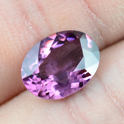 火彩明亮 紫红尖晶石2.8克拉