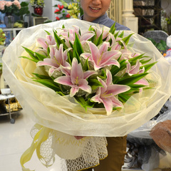 粉色香水百合花束鲜花速递长沙雨花天心红星岳麓市政府同城送爱人