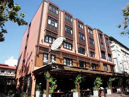 拉姆布特里村广场旅店