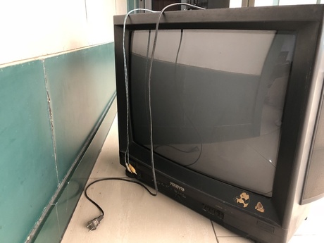 torita彩色电视机一台