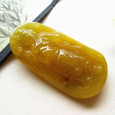 冰糯种褐黄翡翠关公吊坠 19.99g
