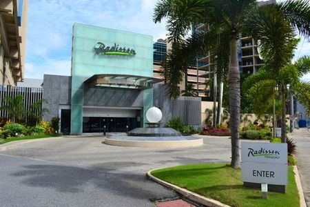 特立尼达皇冠假日酒店