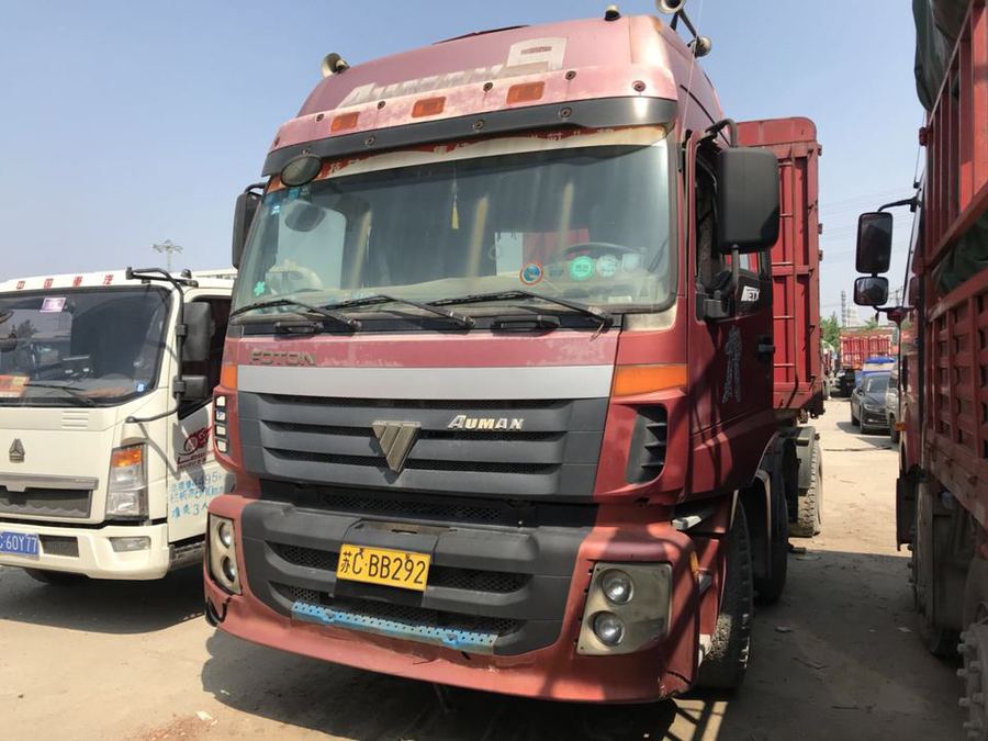 车牌号为苏cbb292福田牌,挂号皖ls237鲁岳牌重型半挂牵引车(第一次拍