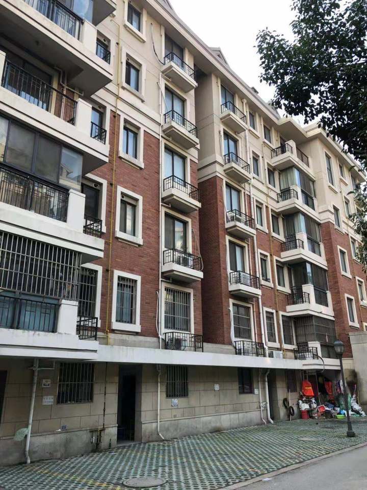 【第一次拍卖】位于苏州市吴江区松陵镇欧风华庭4幢401室的房地产