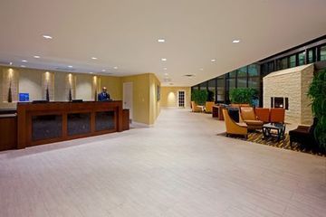 费尔菲尔德皇冠假日酒店