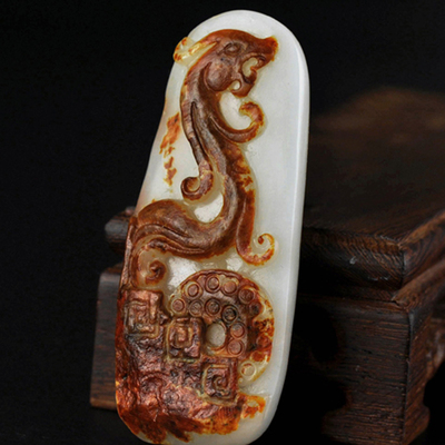 玉雕名家【哈丽】作品 和田羊脂白玉籽料仿古龙 63克