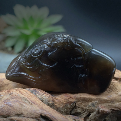 寿山稀有品种牛角冻石