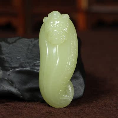 【铭钰阁】苏工精雕 新疆和田玉吊坠 黄玉鱼化龙挂件 51.8克