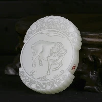 省级玉雕大师徐小海作品 和田玉白玉 牛气冲天 重51克