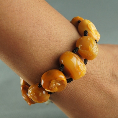 寿山石 精品田黄石 超大串手链 含绳重 53.2 克 肉好工艺细腻 - 拍卖