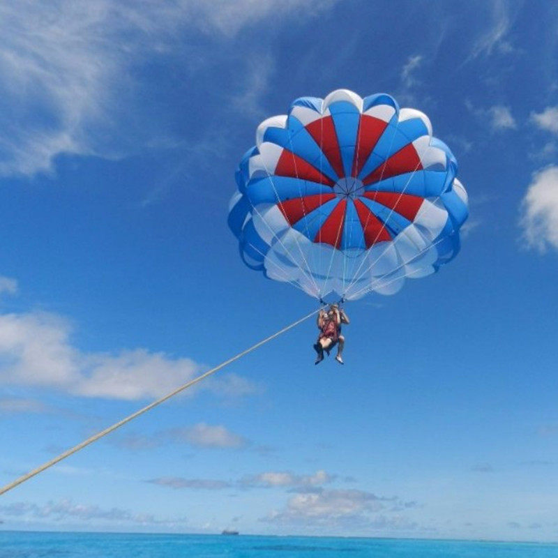 蜈支洲岛彩虹拖伞蜈支洲岛拖伞漫步天空飞驰海上