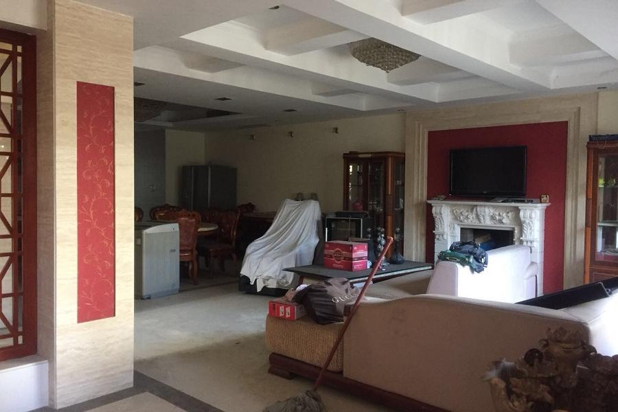 宣城市中级人民法院关于何**名下位于宣州区敬亭山东大门瑞景家园57幢