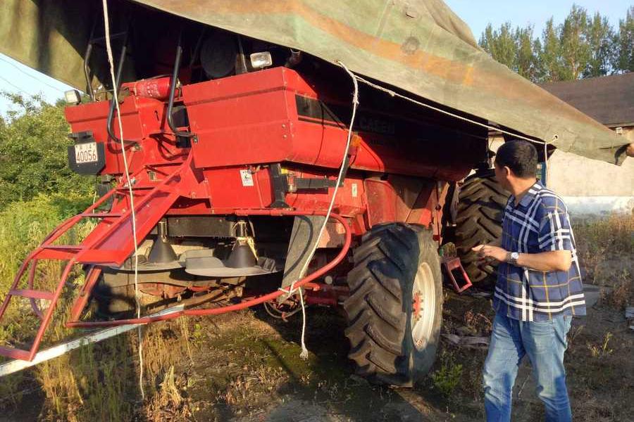 【变卖】凯斯2388收获机(包括收割谷物,玉米割台各1个)