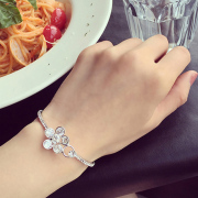 Powder makeup Korea Korean sweet five-leaf flower Crystal zircon bracelet bracelets flashing fashion classic bracelet