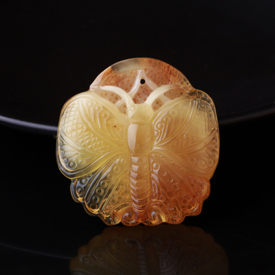 琥珀挂件(蝴蝶) 雕工精细