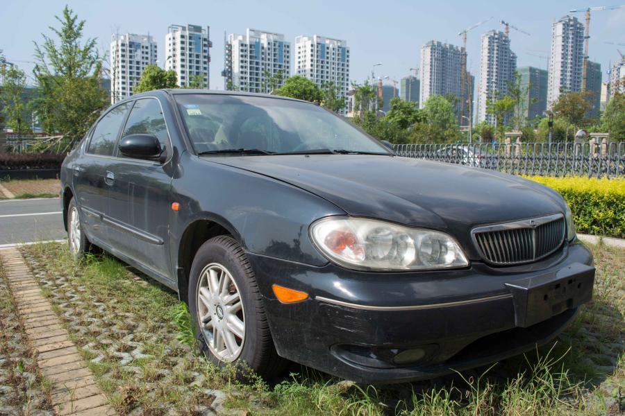 【第一次拍卖】黑色风度cefiro小型轿车一辆