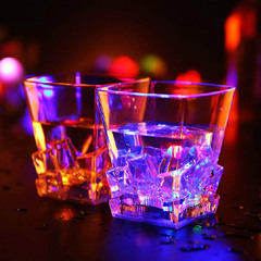 创意亚克力威士忌感应七彩发光杯子夜总会闪光酒杯新款发光水杯