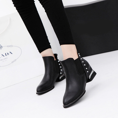 新款马丁靴女中跟铆钉时尚女靴冬季韩版潮尖头靴子女短筒粗跟单靴