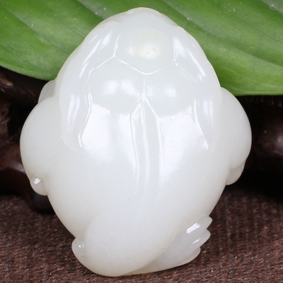 省级玉雕大师于尧作品 和田玉白玉三足蟾手把件 60.506克