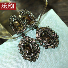 Music temperament long earrings Europe and exaggerated fashion ladies Stud Earrings nightclub Queen sexy crystal earrings