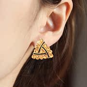 New Joker framed triangular geometry to champagne diamond-stud earrings Korean rhinestones solid temperament