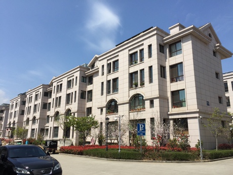 【第一次拍卖】象山县丹东街道塔山花园251幢3单元205室的房地产及