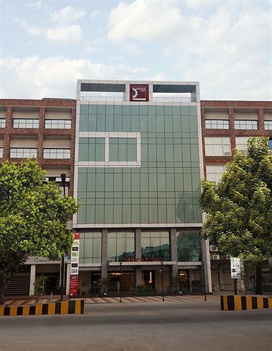 古尔冈克拉克斯酒店