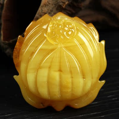 原皮巧雕莲花蜜蜡 4.17克吊坠 高贵典雅 a3