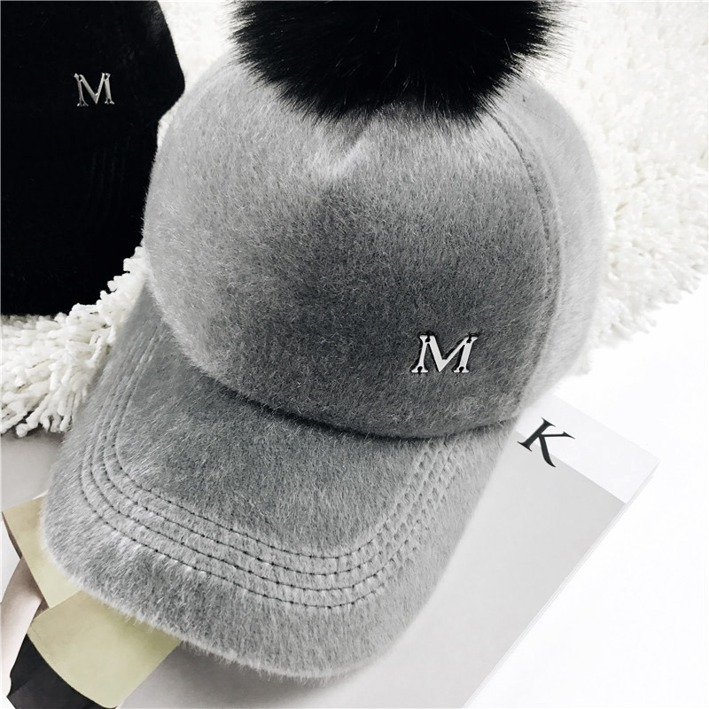 帽子女冬季韩版棒球帽金属字母嘻哈帽仿兔毛球黑色百搭毛呢鸭舌帽产品展示图3