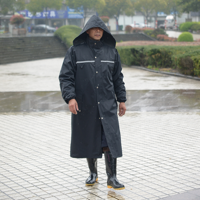 雨衣男恐怖图片