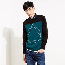 美特斯邦威2015秋装新款男前胸几何线条长袖毛衫吊牌价199元
