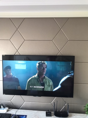 电视很大很好,画面非常清晰,这次购物很满意