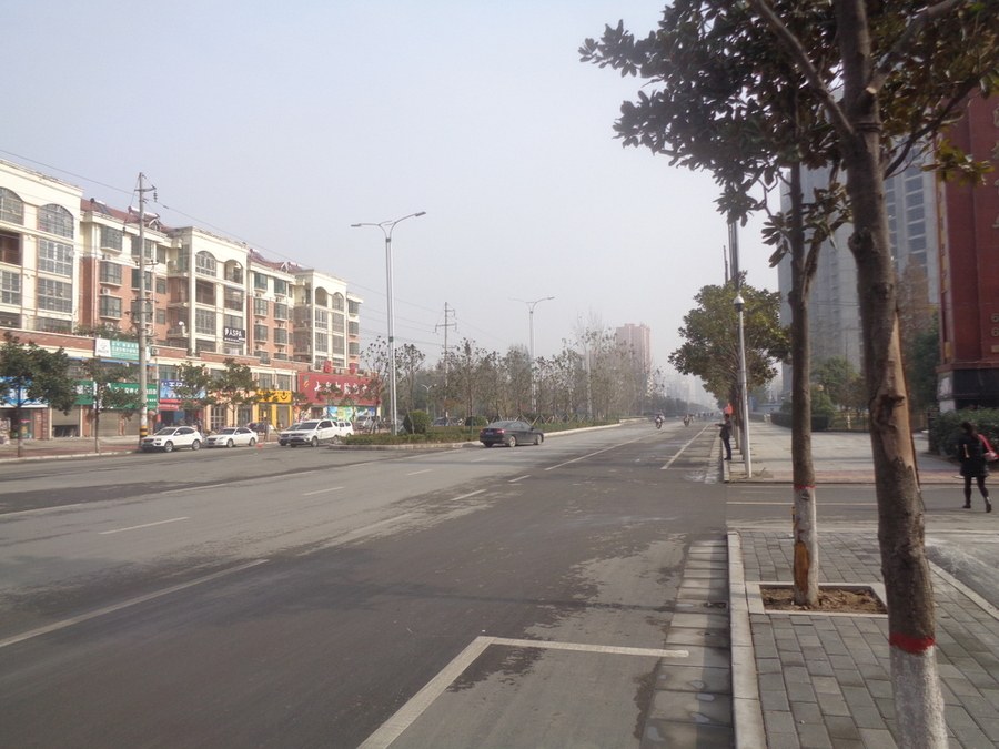 镇平县玉都街道办事处杏山大道西段南侧(207国道东侧)a6#住宅楼3单元1