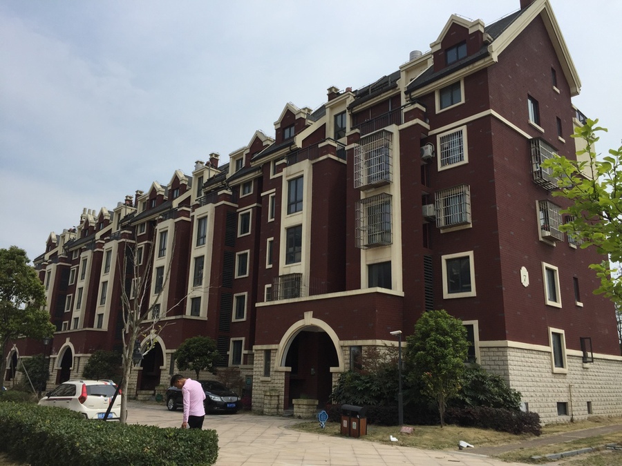 【第一次拍卖】宁波市镇海区蛟川街道中官路333号红墅湾7号208室的