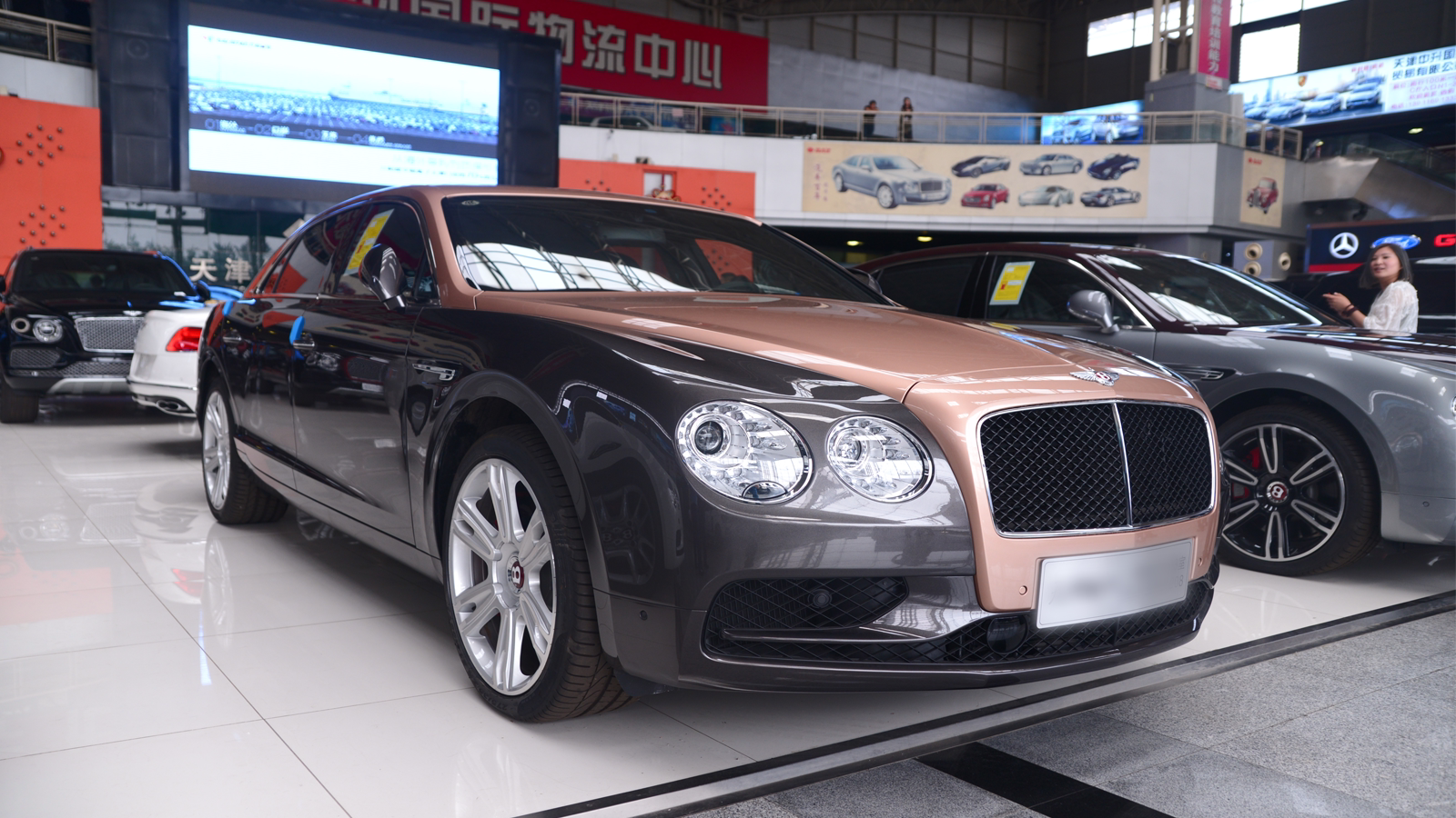 开利星空 宾利飞驰 汽油4.0 玫瑰平行进口车lw05