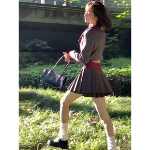 茶系穿搭一整套秋季法式学院风百褶裙短女甜辣西装小个子两件套装