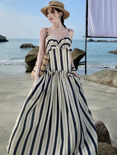 泰国海南三亚海边度假旅游高级感竖条纹连衣裙女夏季木耳边吊带裙