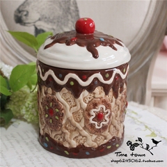 巧克力奶油蛋糕。彩绘浮雕陶瓷储物罐装饰罐收纳罐摆件