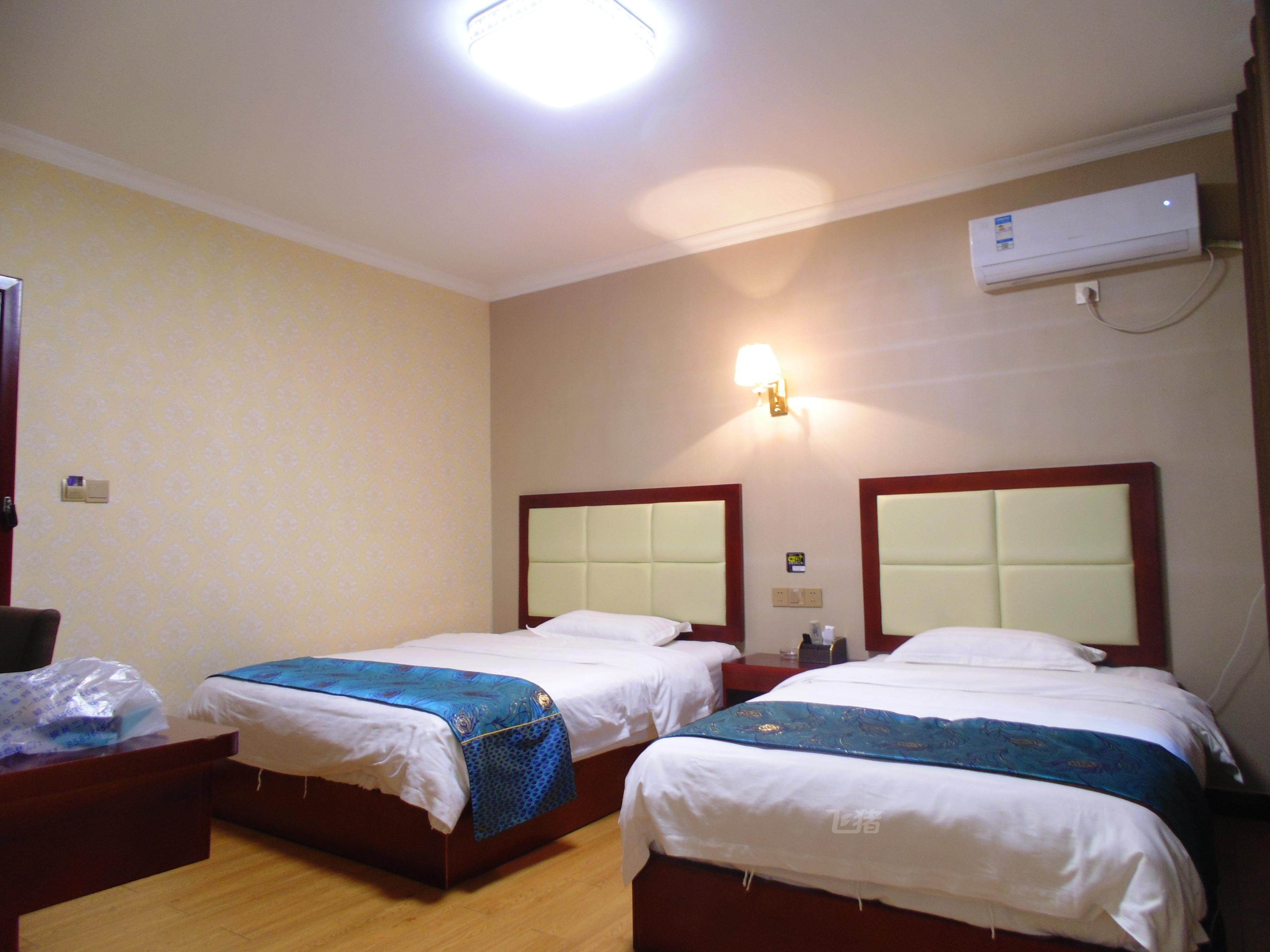 欢愉快捷酒店(长沙黄花机场店)标准双床房