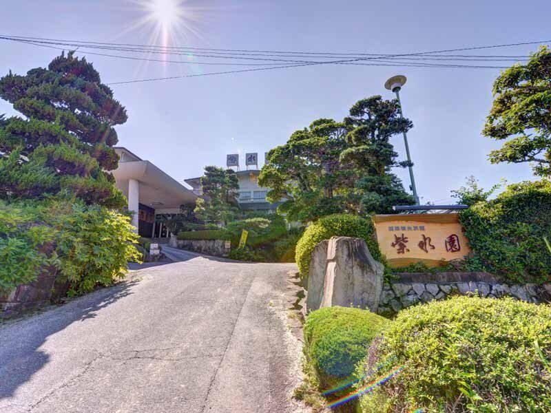 山口县周南市汤野4341 紫水园详情 建在有小河环绕流淌的宽阔的日本