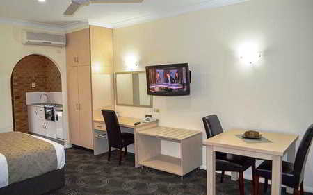 BEST WESTERN Heritage Motor Inn