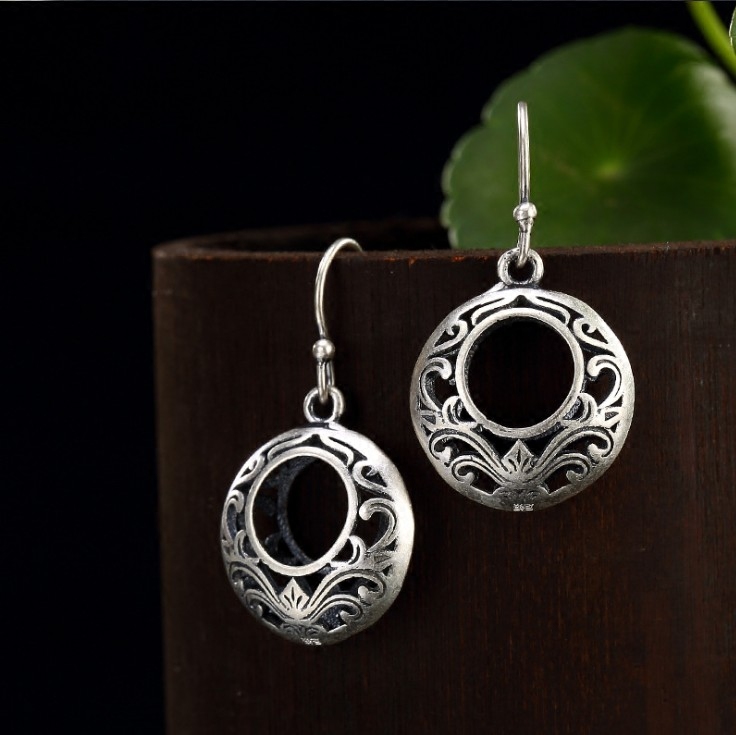 s990足银复古手工雕花纹镂空圆形女士款个性百搭纯银耳环耳坠耳饰
