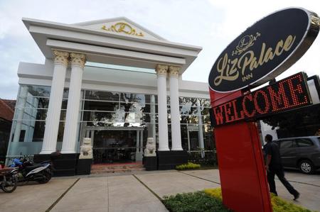 Liz Palace Inn