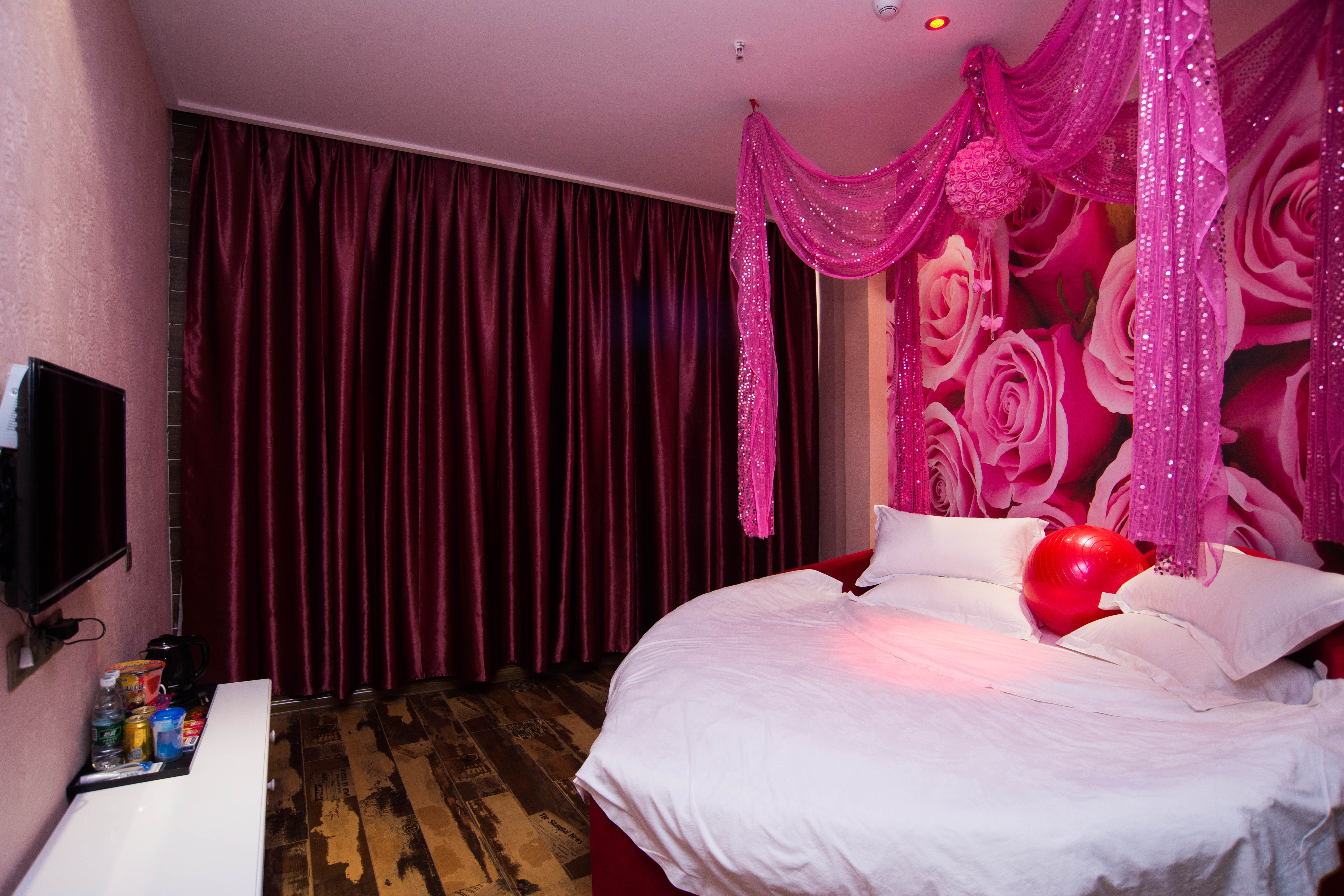 港探号·妙巢往日时光酒店(高铁南站店)圆床房