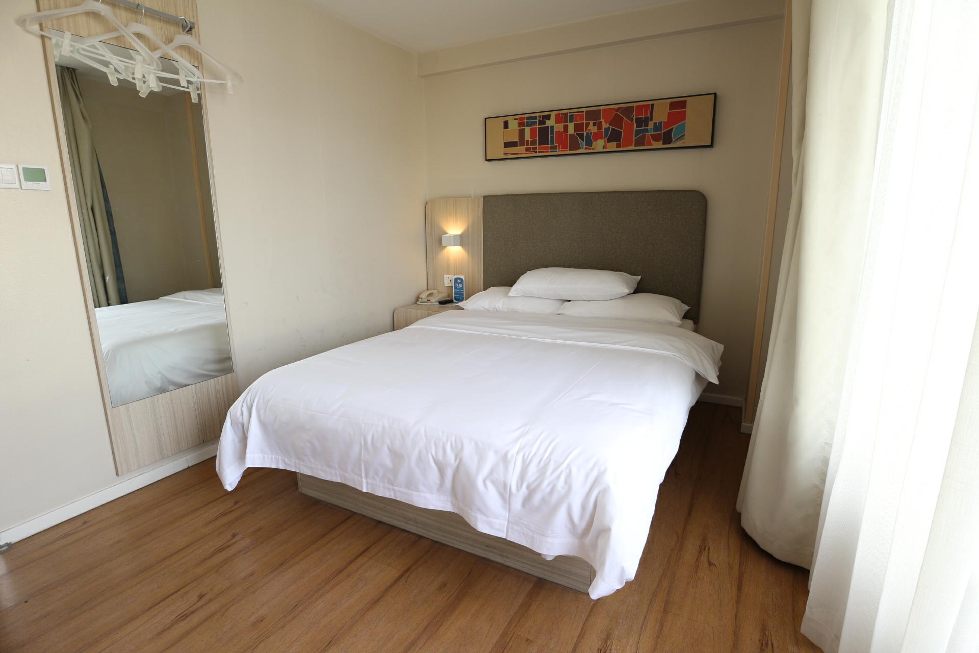 Hanting Lhasa Tibet University hotel Big bedin the Cheap Hotels/Inn features/Apartment Hostel , Hotel Inn category - from Buy2taobao.com to provide professional Taobao agent buy service