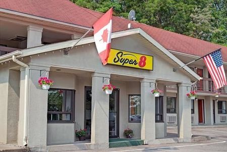 Super 8 Niagara Falls North