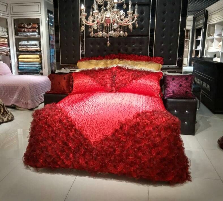 欧式婚庆床盖三件套红色白色全夹棉床盖立体花绗缝盖&hellip;
