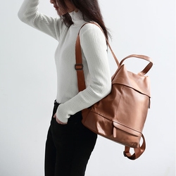 真美2018新款头层牛皮复古女士双肩包潮流时