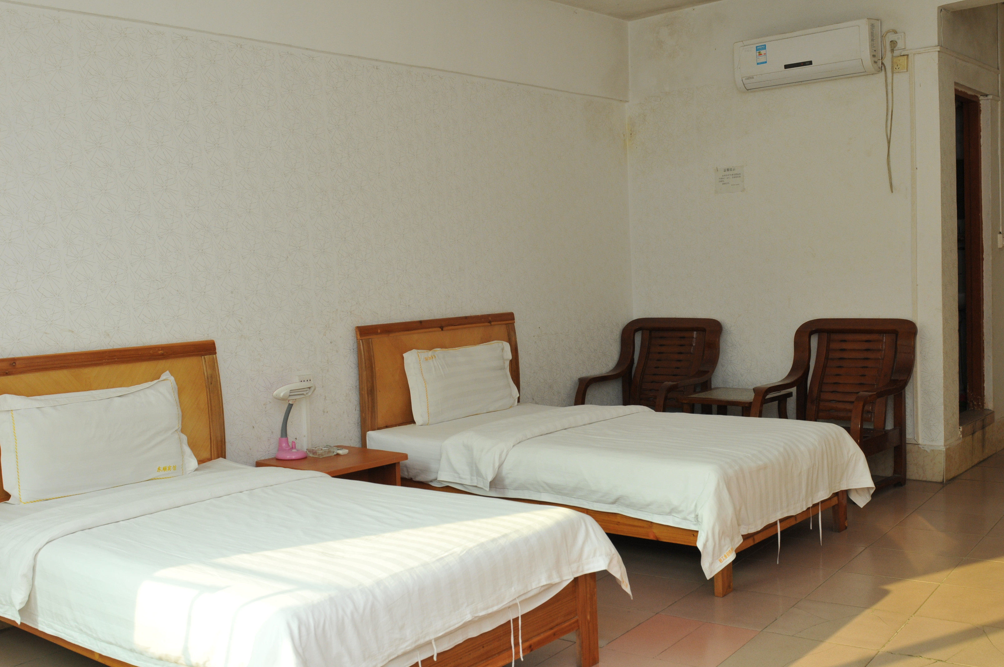 轻工业招待所双人电脑房酒店客栈日历