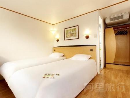 尼奥尔东拉克雷彻钟楼酒店